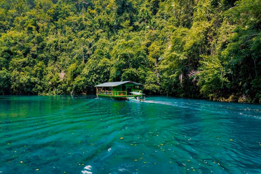 Excursión en barco por el río Loboc, en Bohol.