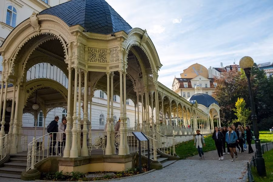 columnata parque karlovy vary