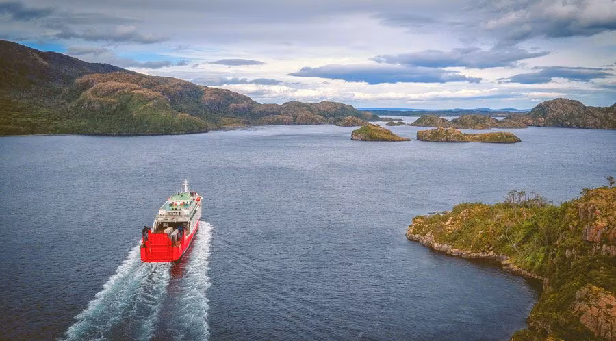 Crucero por los fiordos y canales de la Patagonia chilena
