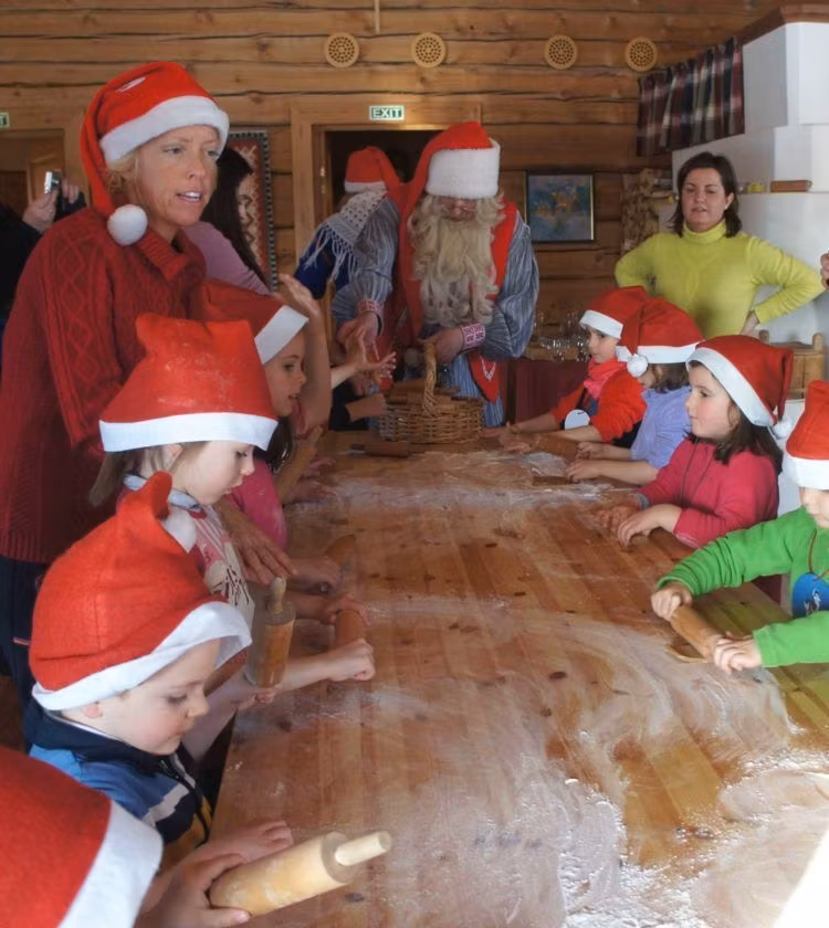 Taller de galletas con Papá y Mamá Noel en su cabaña privada (Laponia finlandesa).