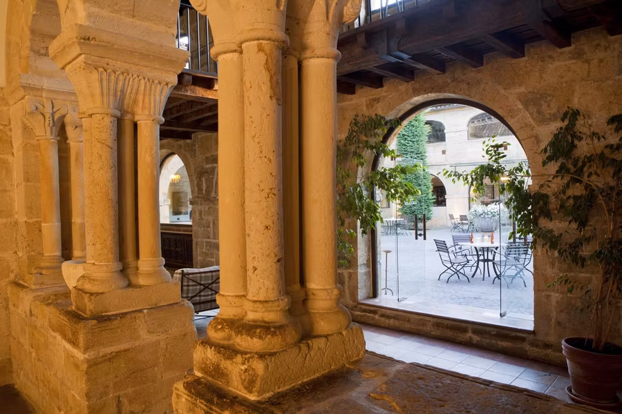 Planta baja del claustro del Parador de Cangas de Onís.