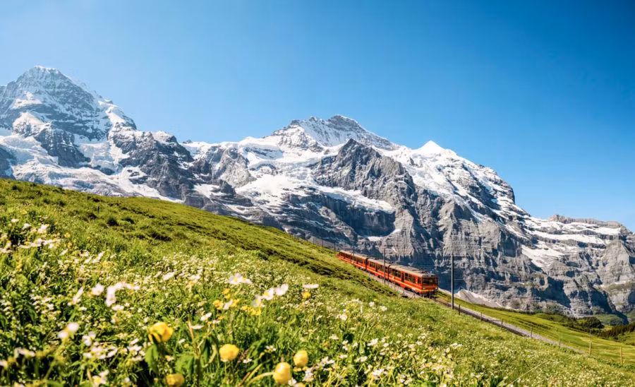 Tres montañas de Suiza a las que subir con niños sin despeinarse