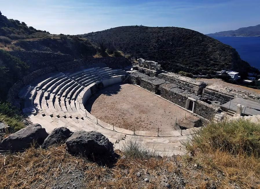 teatro de milos en islas cicladas