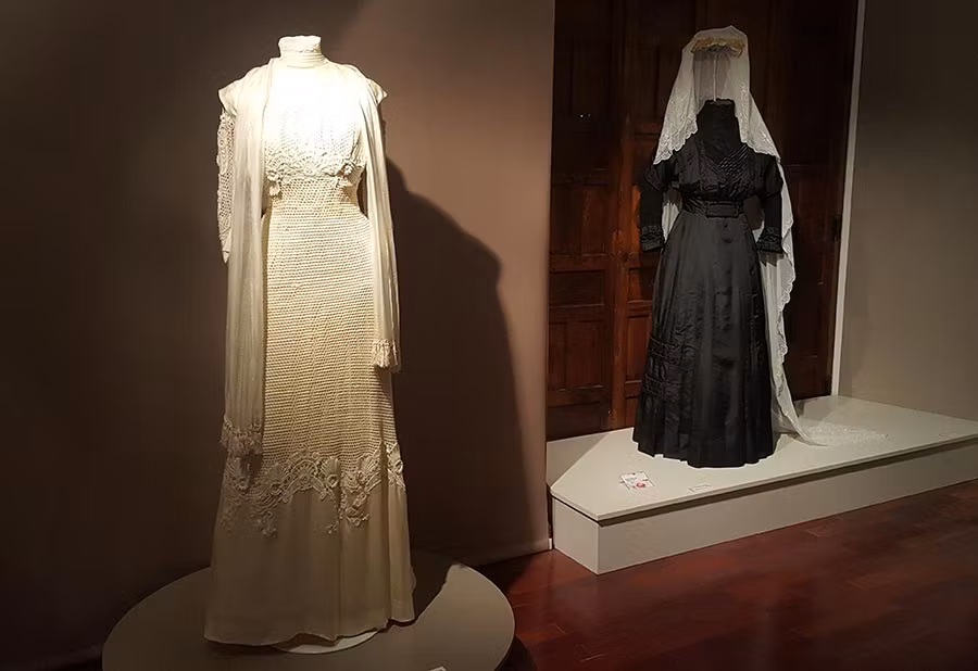 ‘A la gala de la buena novia’, vestidos de boda desde el siglo XVIII