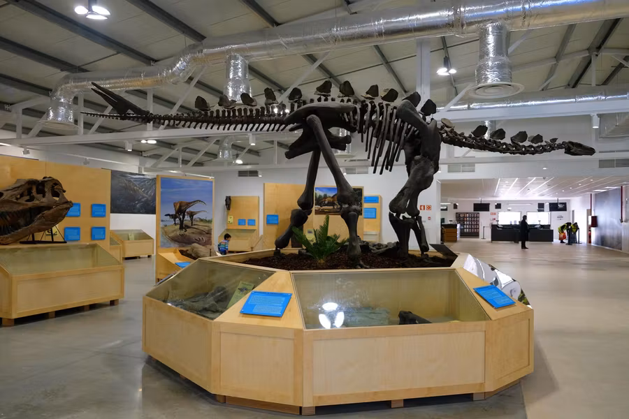 Sala de exposiciones de Dino Parque Lourinhã (Portugal).