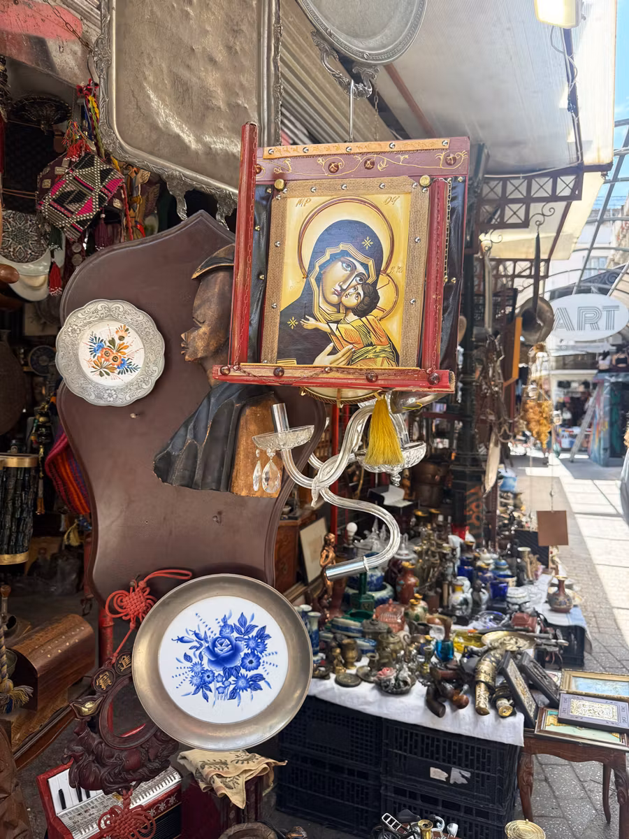 Antigüedades cerca de la plaza de Monastiraki.